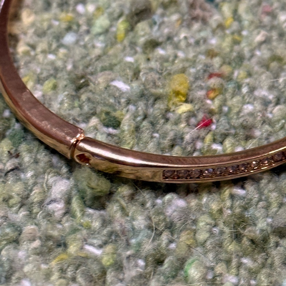 NWOT Rhinestone Bow Bangle Bracelet - Picture 6 of 8